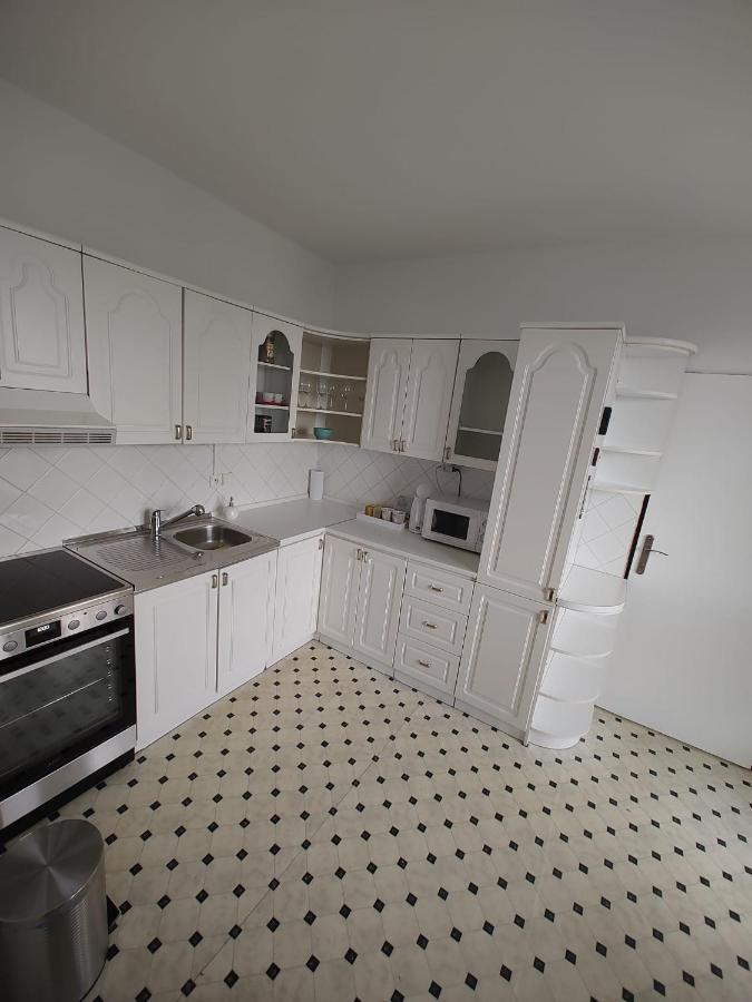 Marilyn Prijemny 3 Izbovy V Raci Apartment