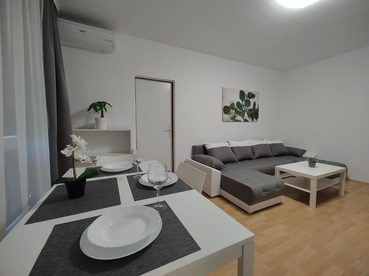 Marilyn Prijemny 3 Izbovy V Raci Apartment