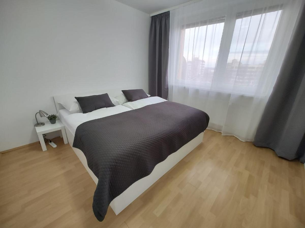 Marilyn Prijemny 3 Izbovy V Raci Apartment Raca