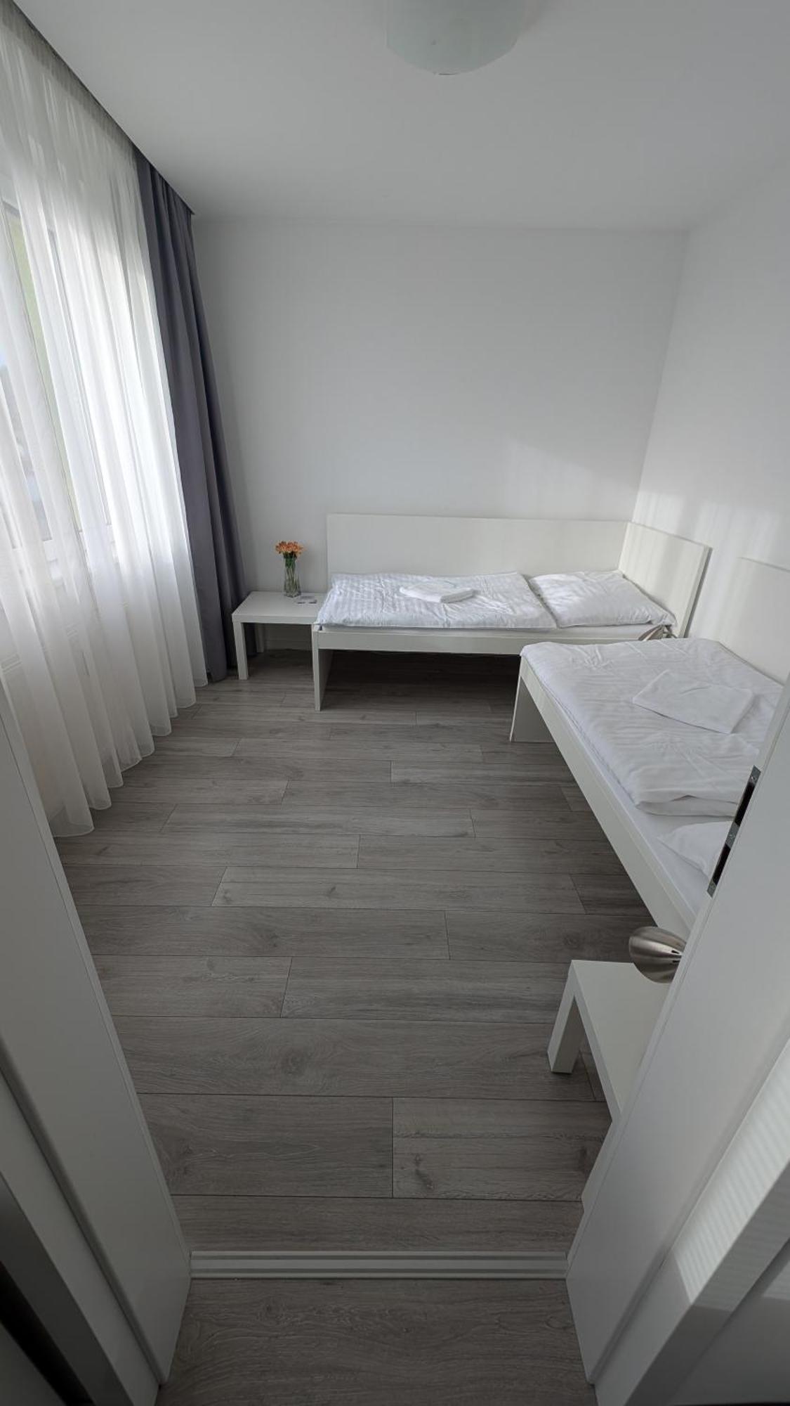 Marilyn Prijemny 3 Izbovy V Raci Apartment